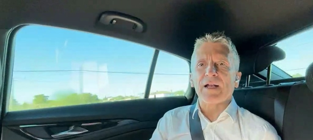 Grande-Marlaska en el road trip de Panorama, pódcast andaluz que sigue la campaña&nbsp;electoral